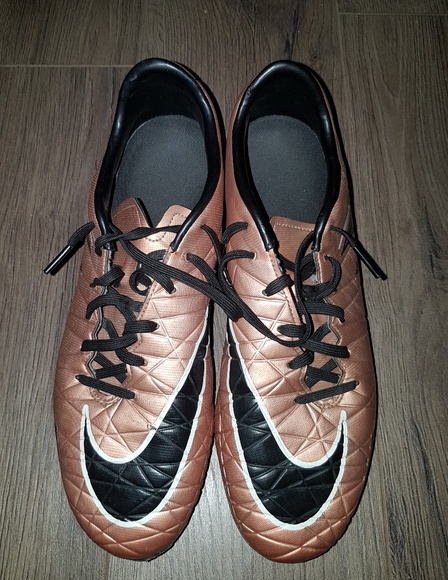 Nike outdoor soccer cleats - Picture 2 of 3